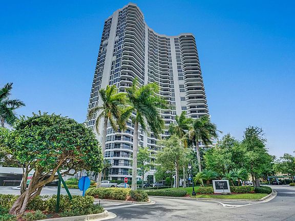 2nd image of 3530 Mystic Pointe Dr APT 1812
