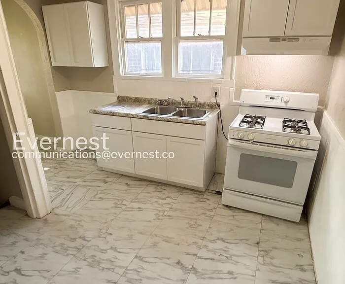 3720 Darby St — Photo 3