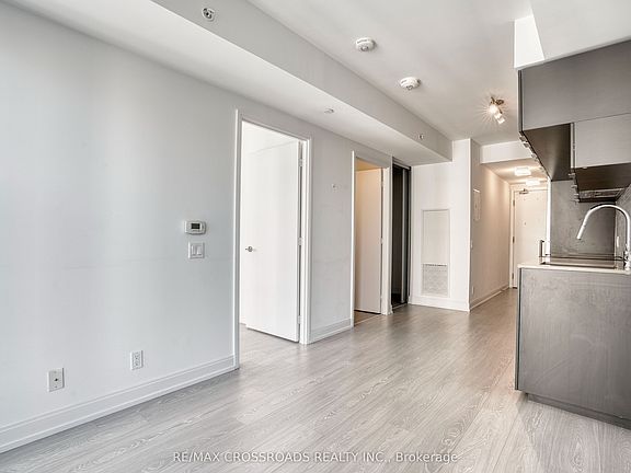 3rd image of 181 Dundas St E #1815