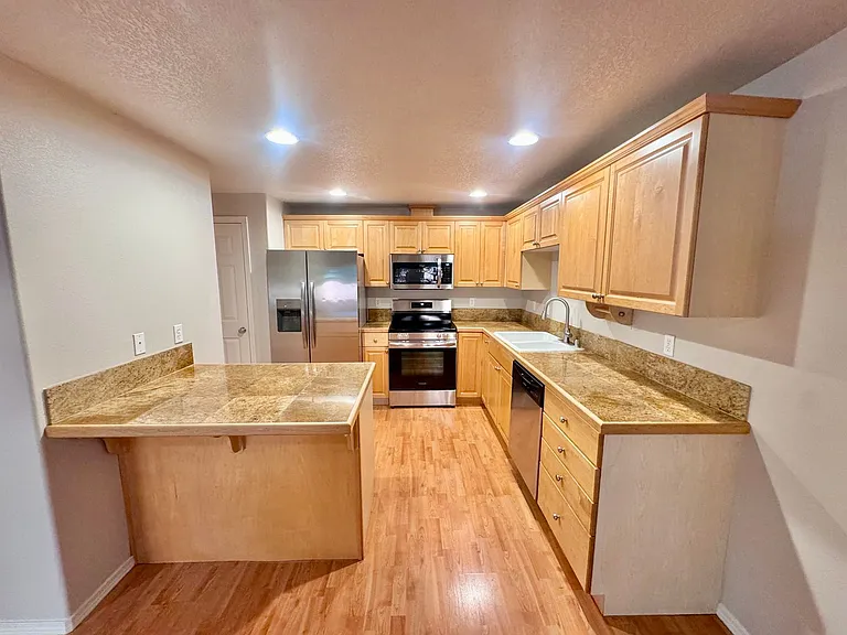 8007 NE 38th Ave — Photo 7