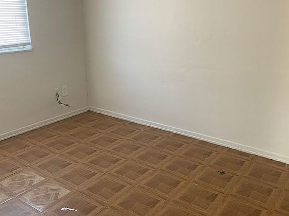 4th image of 7141 Lexington Ave