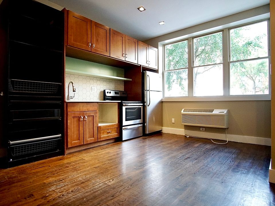 1st image of 167 Tompkins Ave APT 1R