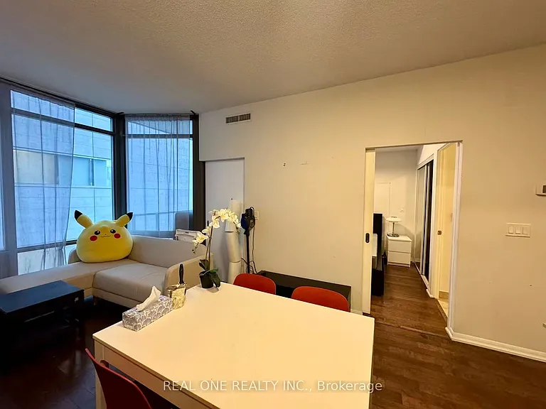 832 Bay St #602 — Photo 6