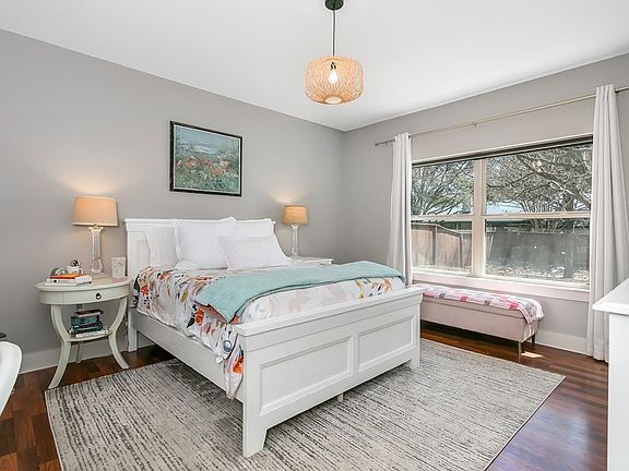 5th image of 705 Lupine Ln
