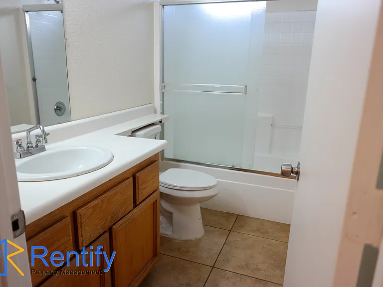 907 Ivy Trae Ln — Photo 10