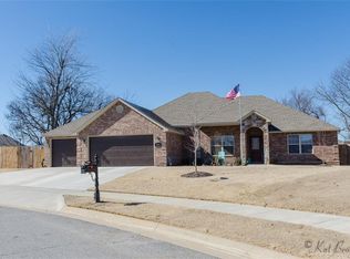 2916 N 15th St, Rogers, AR 72756