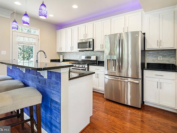 3rd image of 201 Vanguard Ln