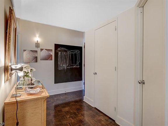 3rd image of 609 W So Orange Ave #4E