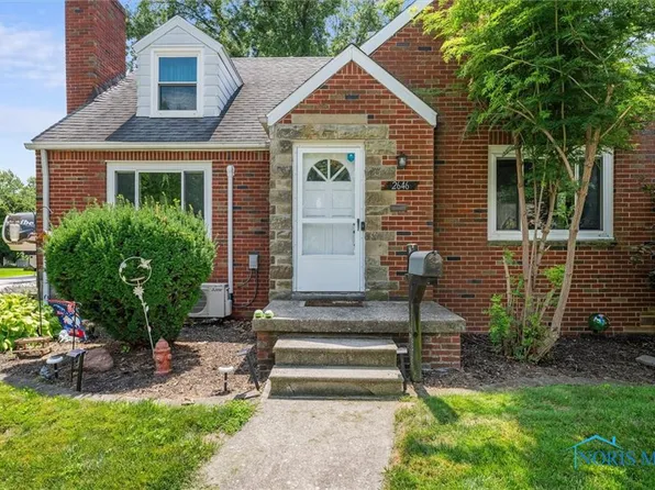2646 Eastmoreland Dr, Oregon, OH 43616