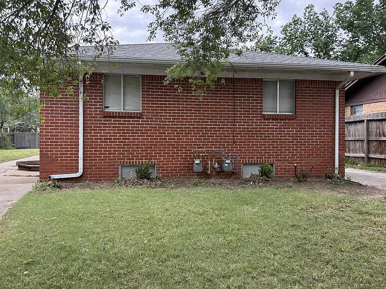 339 Clayton — Photo 2