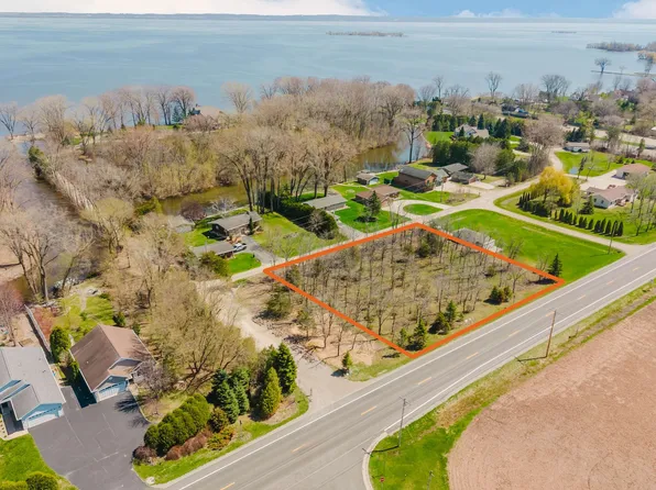 Lee Harbor Ln, Oshkosh, WI 54902