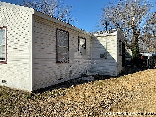 106 N M St — Photo 2