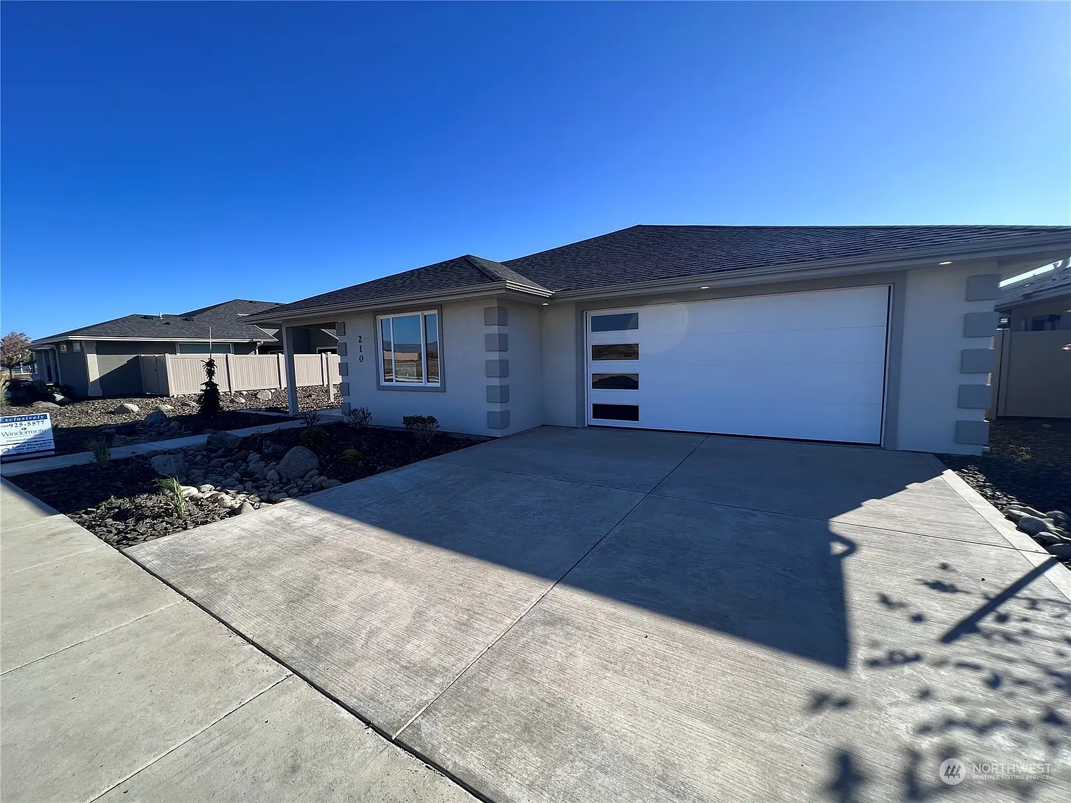 210 E Chinook Road photo 1