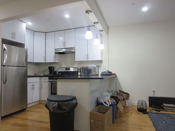 3rd image of 276 Quincy St #1
