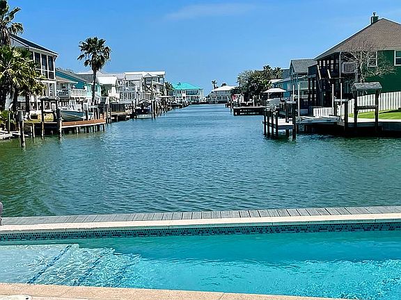 2nd image of 17 Bahama Dr