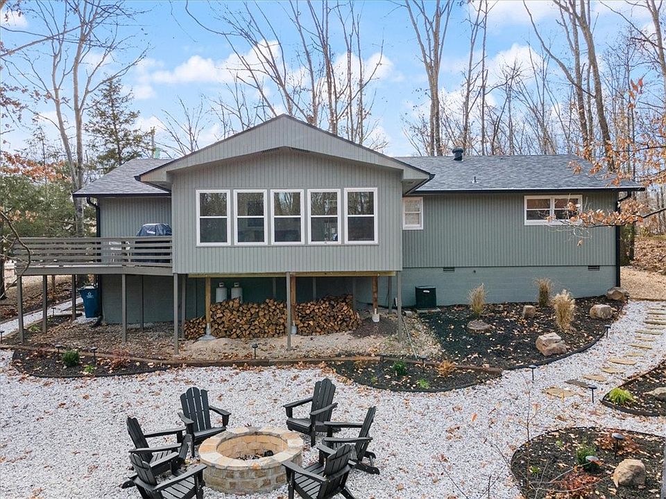 1st image of 9 Sunderland Dr