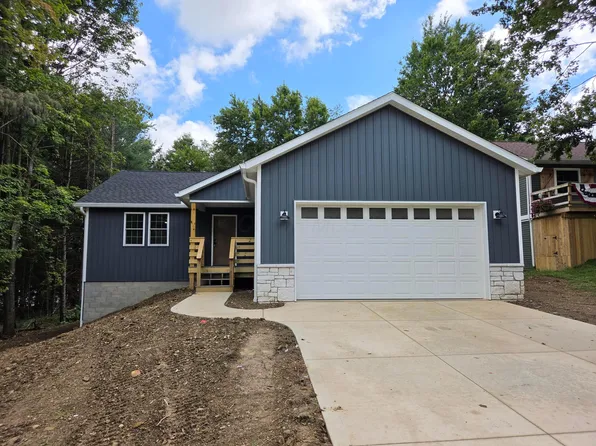 942 Country Club Dr, Howard, OH 43028