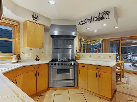 3rd image of 4616 Oakwood Ave