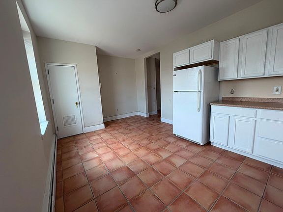 4th image of 228 Ogden Ave