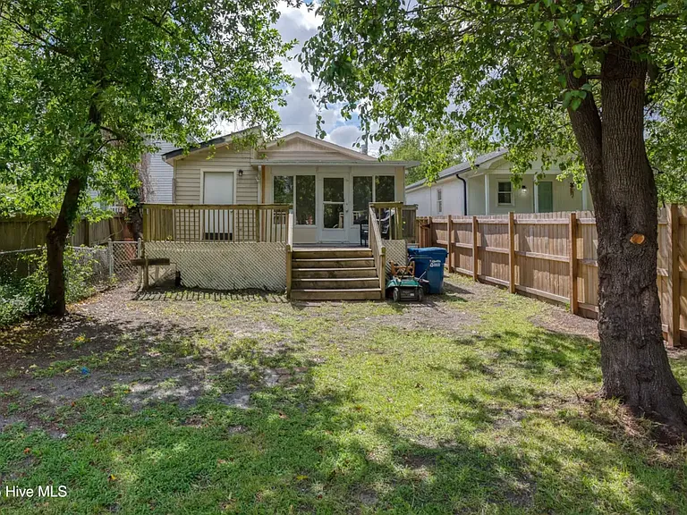 606 Anderson St — Photo 13