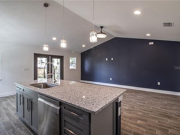 5th image of 1116 W Ball St