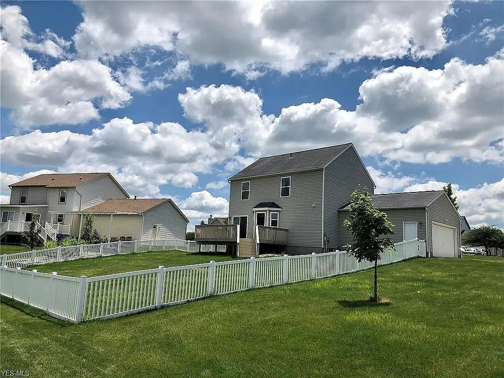 3 bed, 2.5 bath, 1573 sqft, $2,350 — Photo 3