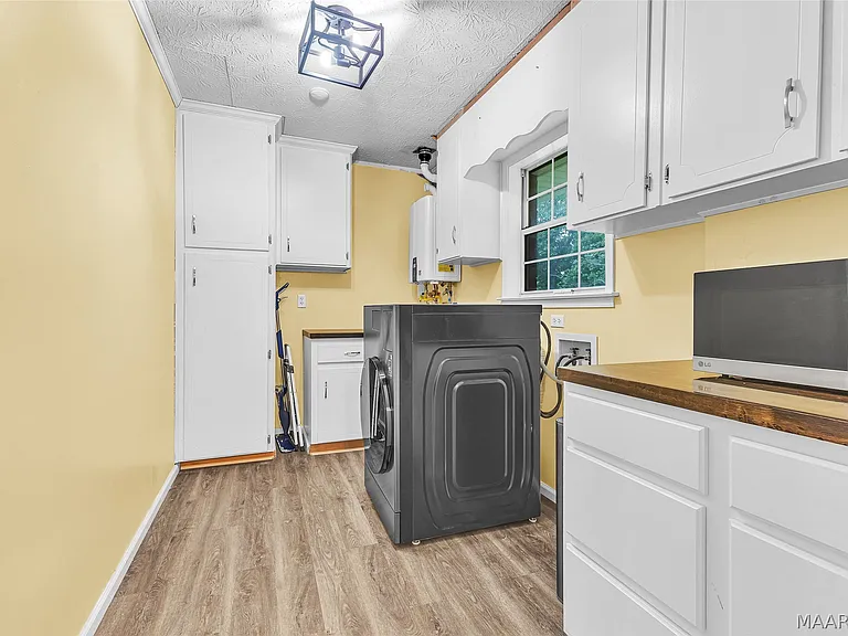 140 Livingston Cir — Photo 31