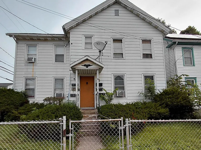 96 Clinton Ave #4 — Photo 1