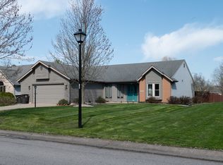 705 Autumn Ridge Ln, Fort Wayne, IN 46804
