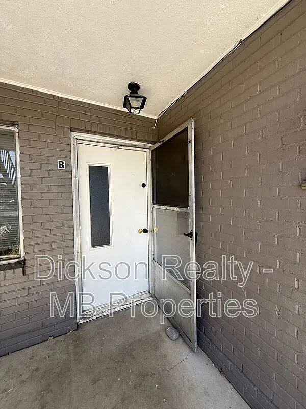 Building Photo - 660 Wilson Ave #B