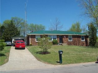 1575 Cherry Tree Dr, Clarksville, TN 37042