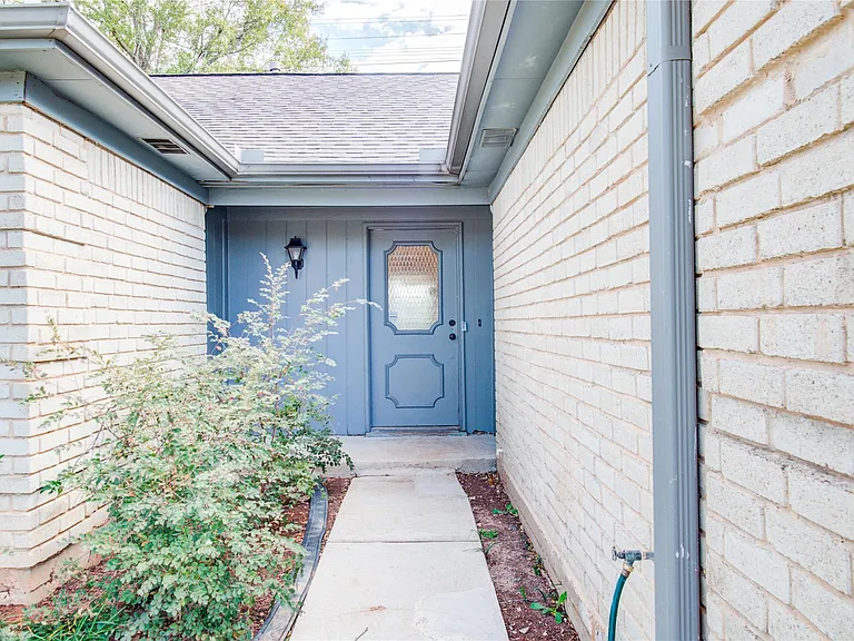3307 E Heatherock Cir — Photo 2