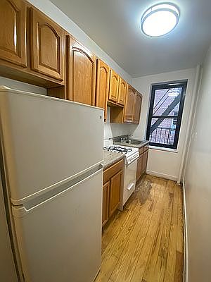4th image of 340 E 63rd St #3D