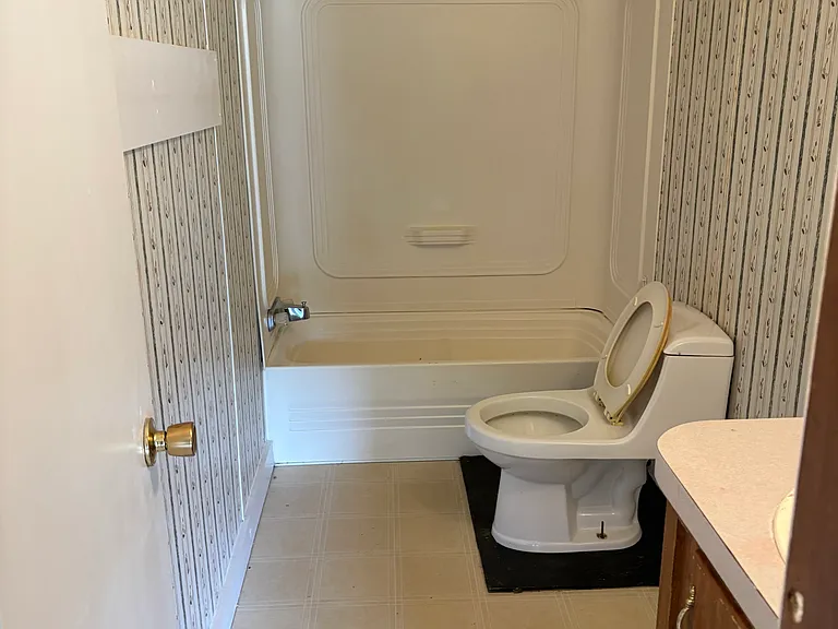 47 Fairfield Dr W — Photo 5
