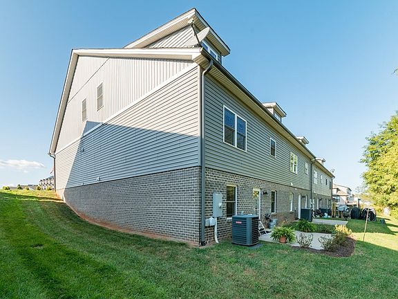 4th image of 1549 Helmsdale Dr