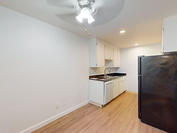 4th image of 410 Alameda Del Prado #410N
