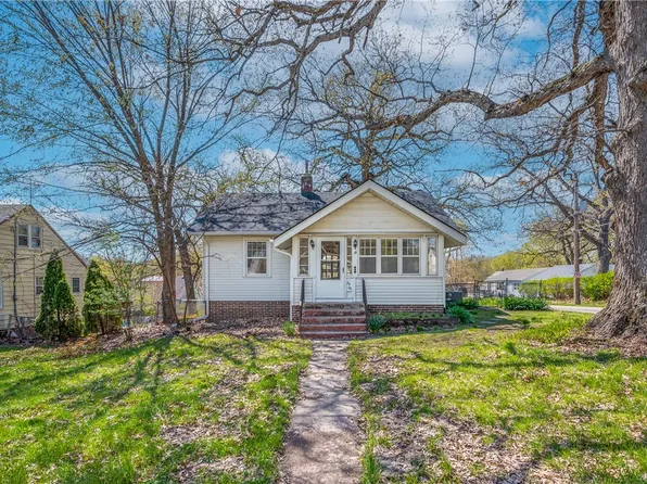 2626 Prospect Rd, Des Moines, IA 50310