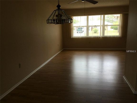 5th image of 7233 Bridgeport Ln