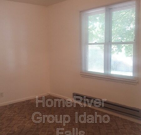 5th image of 392 Water St