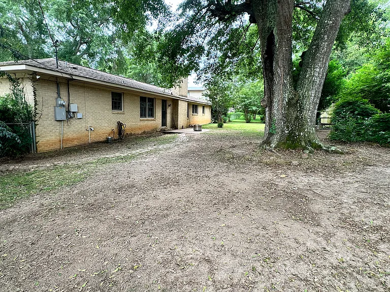 1105 Buena Vista Dr — Photo 13
