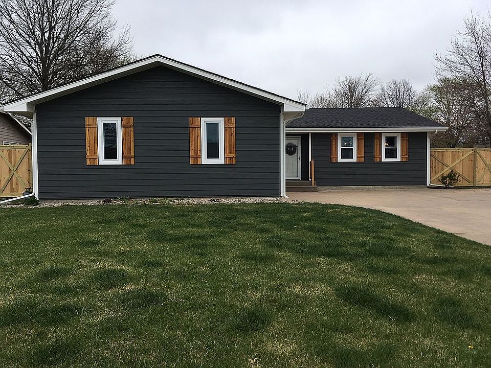 1st image of 805 W 11th St