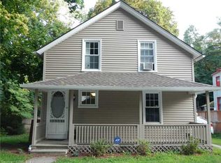 8 Leyden St, Putnam, CT 06260