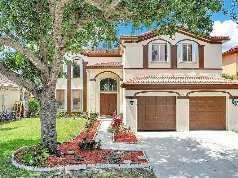 1623 E Harmony Lake Cir — Photo 3