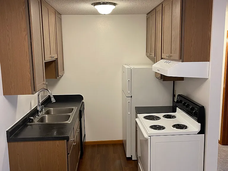 River Terrace Apartments — Photo 13
