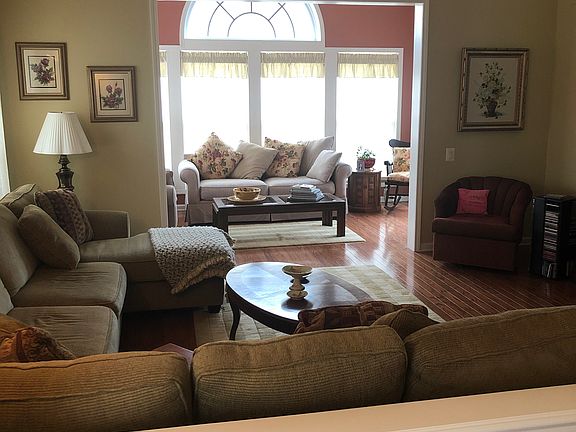 4th image of 173 Stone Manor Dr
