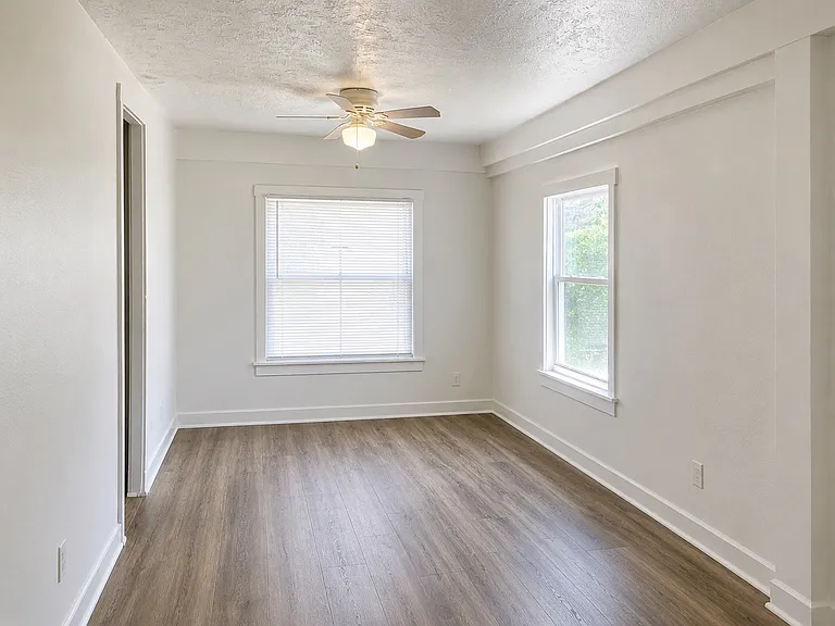 4646 Marion Ave — Photo 2
