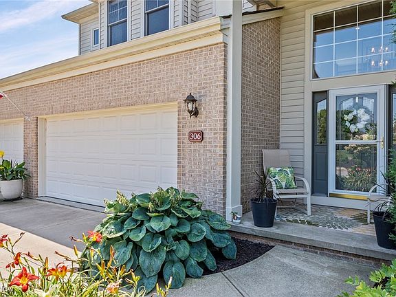 3rd image of 306 Dunbar Cir