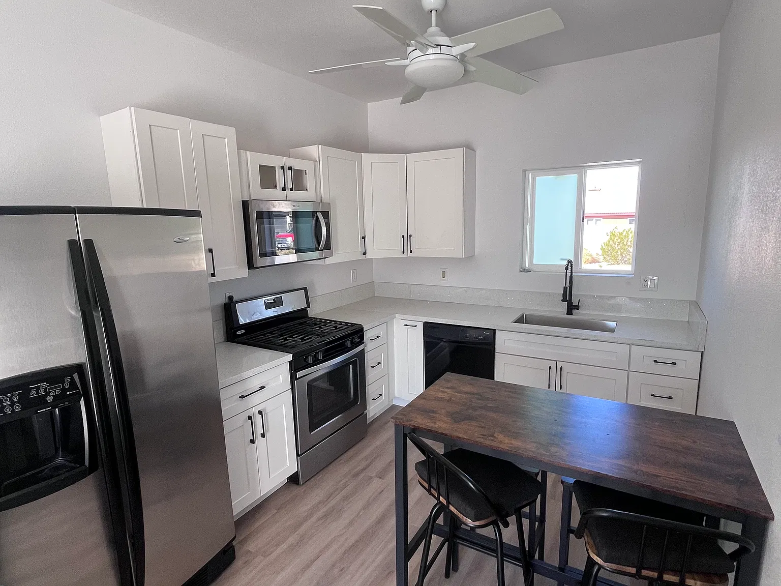 1 bed, 1.5 bath, $950 — Photo 2