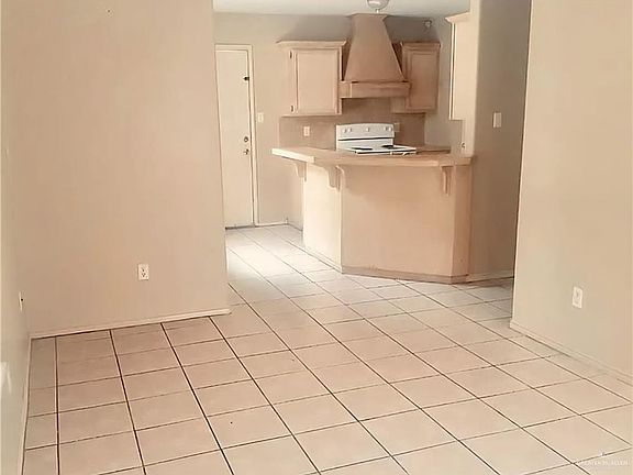 2nd image of 708 W Bronze Dr