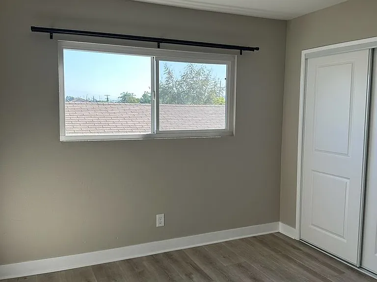 393 Montgomery St — Photo 10